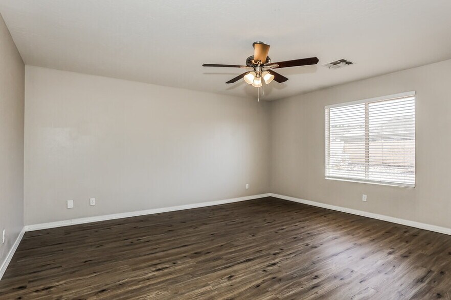 Building Photo - 523 N Bailey Cir