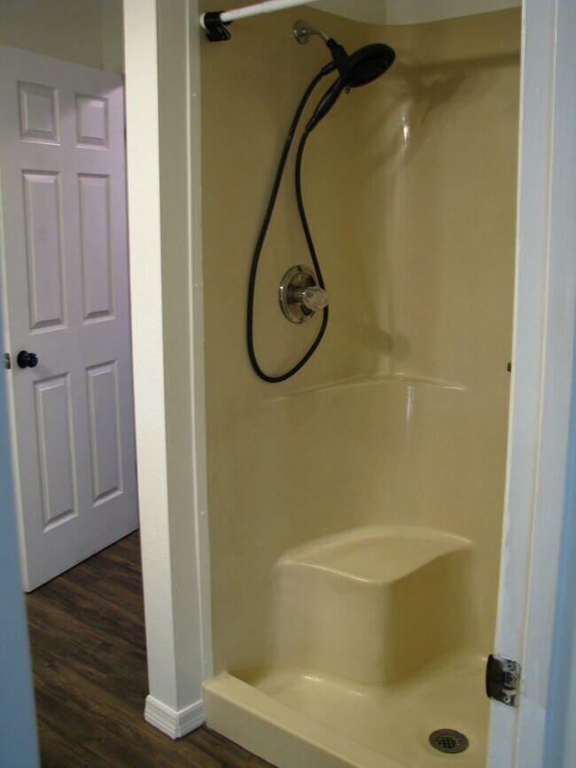 Building Photo - Beautiful 11.16 Acre Farm with Lots of Ame...