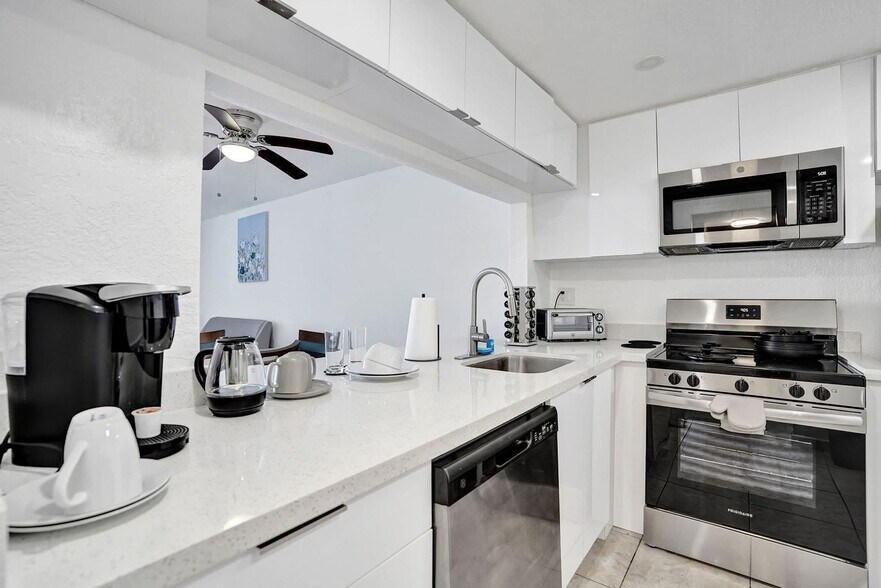 Building Photo - 777 NW 155th Ln