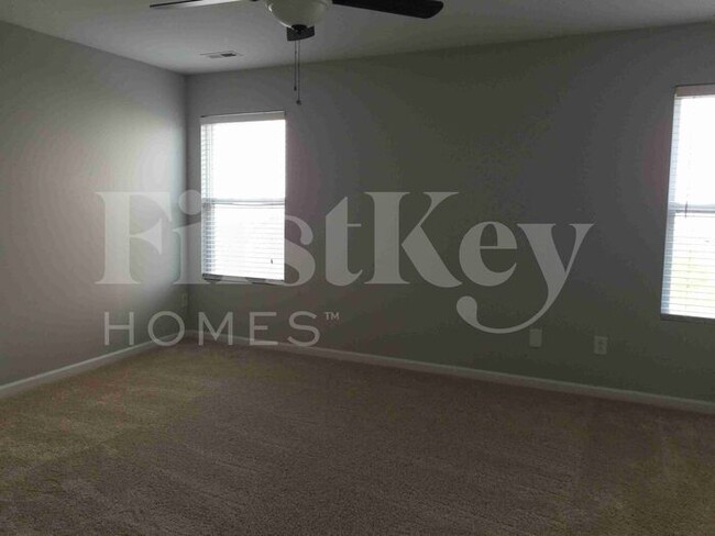 Building Photo - 4406 Vernon Cir SE