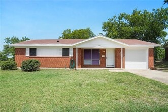 Building Photo - 4801 Bellcrest Ct