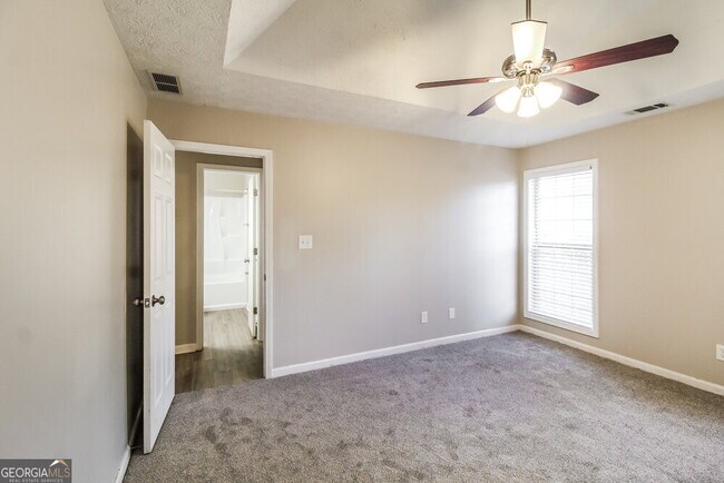 Building Photo - 1376 Trafalgar Way