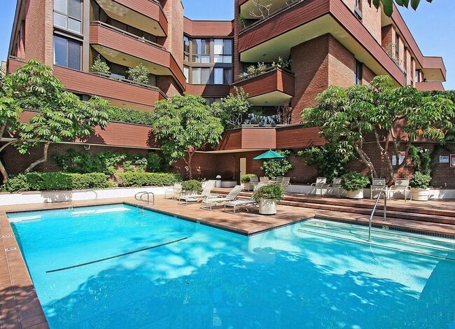 Building Photo - 300 N Swall Dr