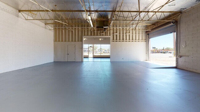 Building Photo - 3390 S Market St