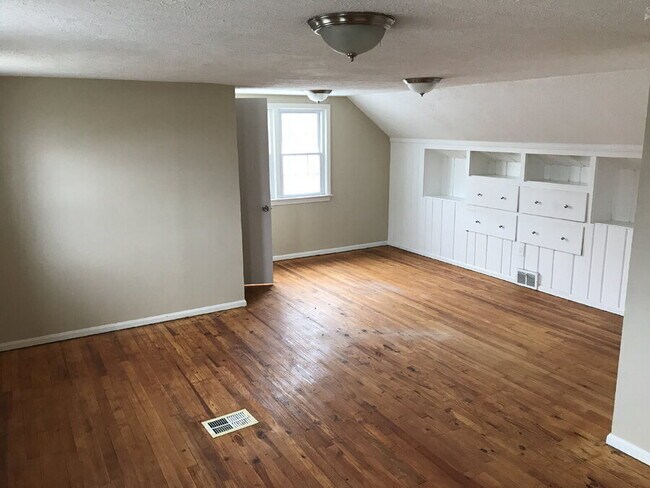 Building Photo - 18308 Edinboro Ave