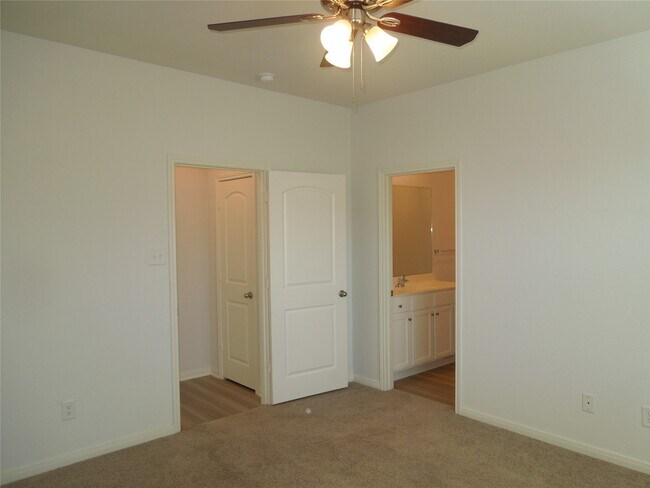 Building Photo - 10463 Red Cardinal Dr