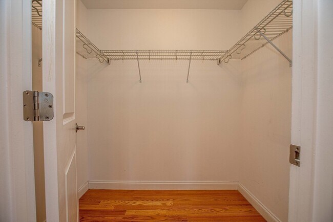 Building Photo - 8 Summer Hill Cir