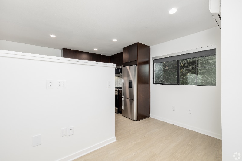 Building Photo - 1901 Overland Ave