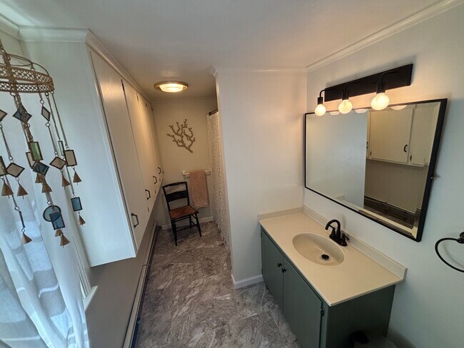 Upstairs bathroom - 35 Prospect St