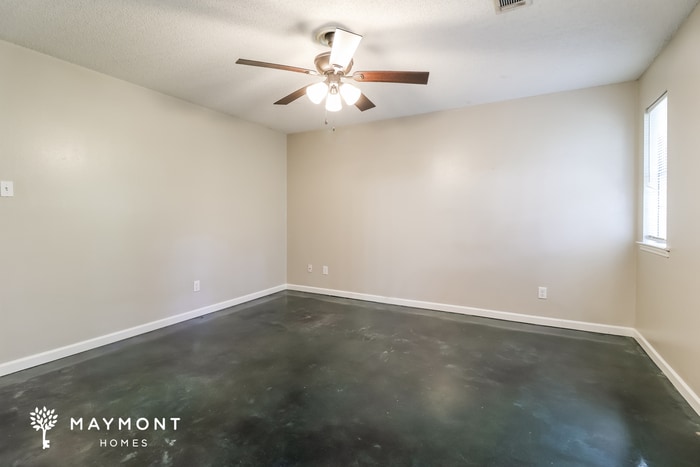 Building Photo - 204 Corkwood Dr