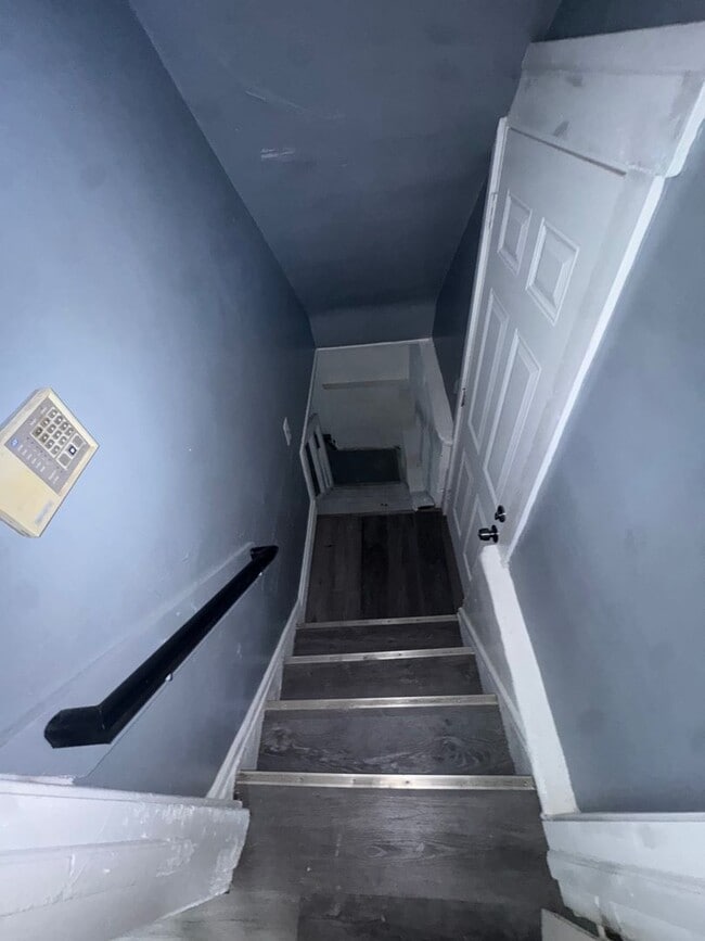 Building Photo - Charming 3-Bedroom Property in Prime Location (SECTION 8 VOUCHERS ACCEPTED)