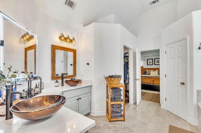 Building Photo - Gorgeously Updated 4 Bed/3.5 Bath in Tranquilla Hall - Buckhead