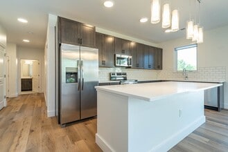 Building Photo - The Ellett