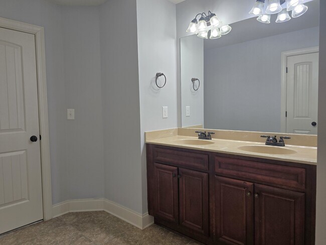 Building Photo - 8809 Crenshaw Dr
