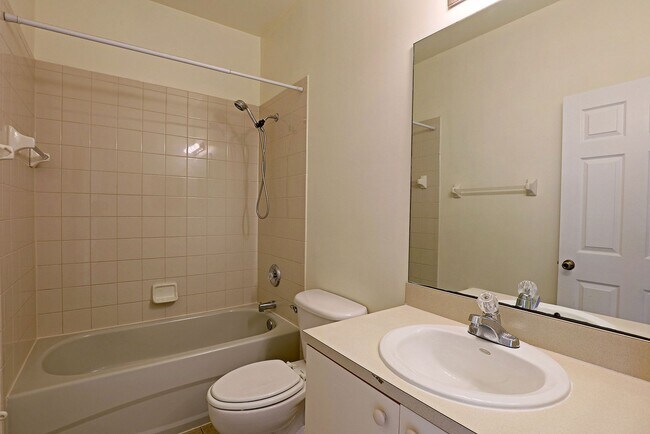 Building Photo - Bellasol 4117-121