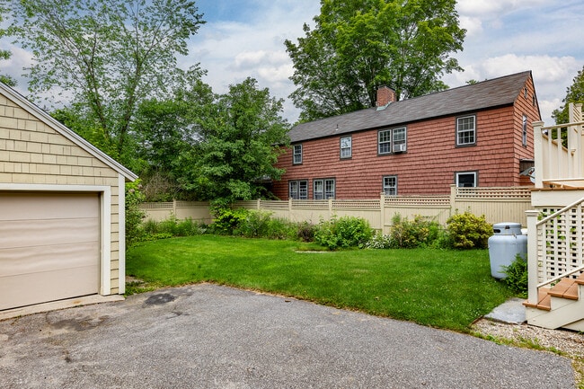 Building Photo - 44 Meadow St