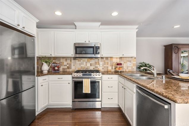 Building Photo - 6343 W 82nd St