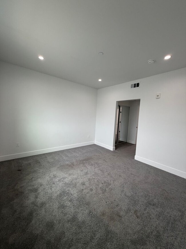 Building Photo - 6905 Ben Ave