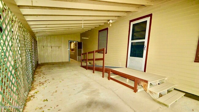 Building Photo - 2114 S Ave F