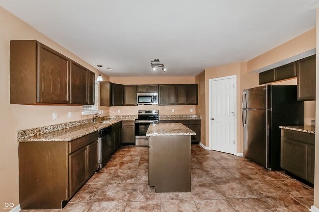 Building Photo - 8144 Wood Hollow Ln