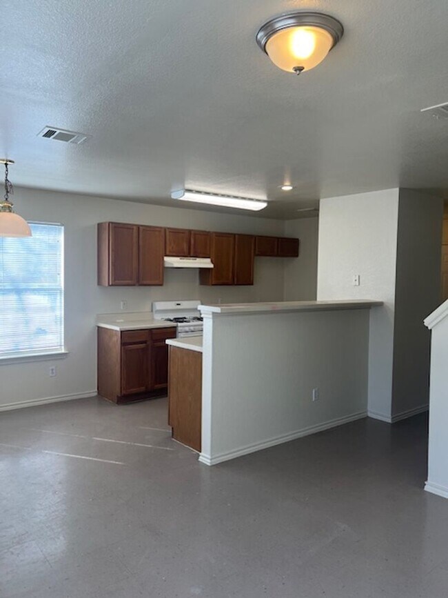 Building Photo - 929