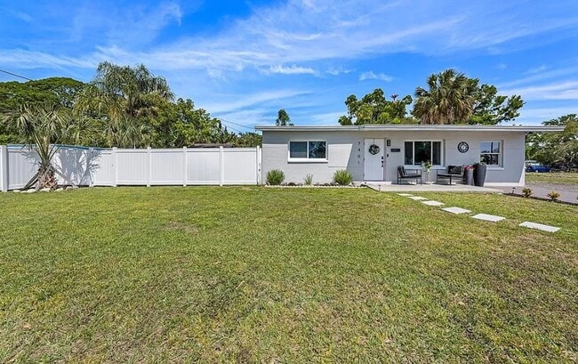 Primary Photo - 7401 35th Ave N