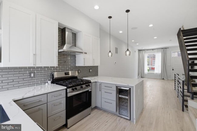 Building Photo - 1448 N Myrtlewood St