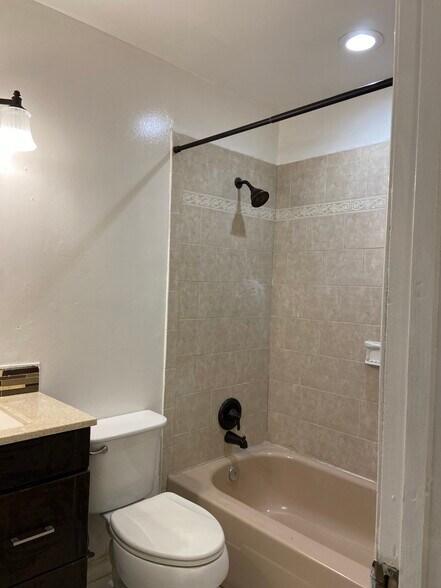 Building Photo - 13907 Grove Ct