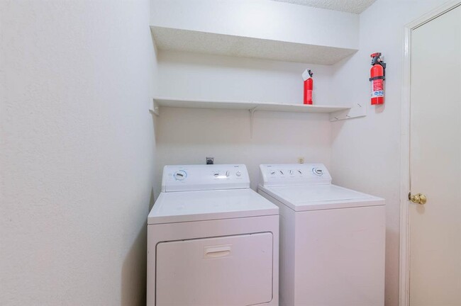 Building Photo - 10413 Hess Dr