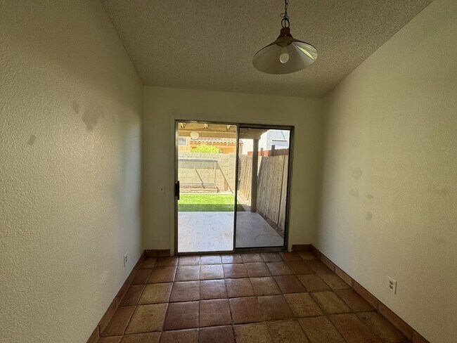 Building Photo - North Phoenix 2 bedroom Duplex