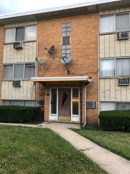 Building Photo - 9608 N Greenwood Ave
