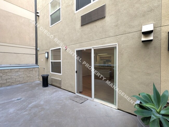 Building Photo - 1435 India St