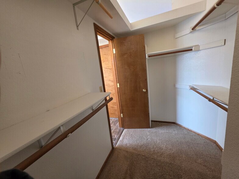 Building Photo - 7664 Halleys Dr