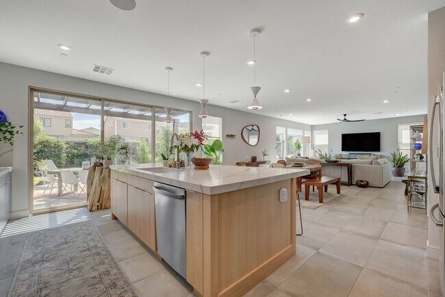 Building Photo - Amazing 2 story home in beautiful Tri Poin...