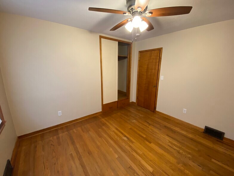 Bedroom - 1305 Vine St