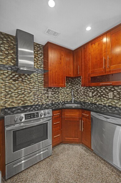 Building Photo - 1101 SW 8th Ter