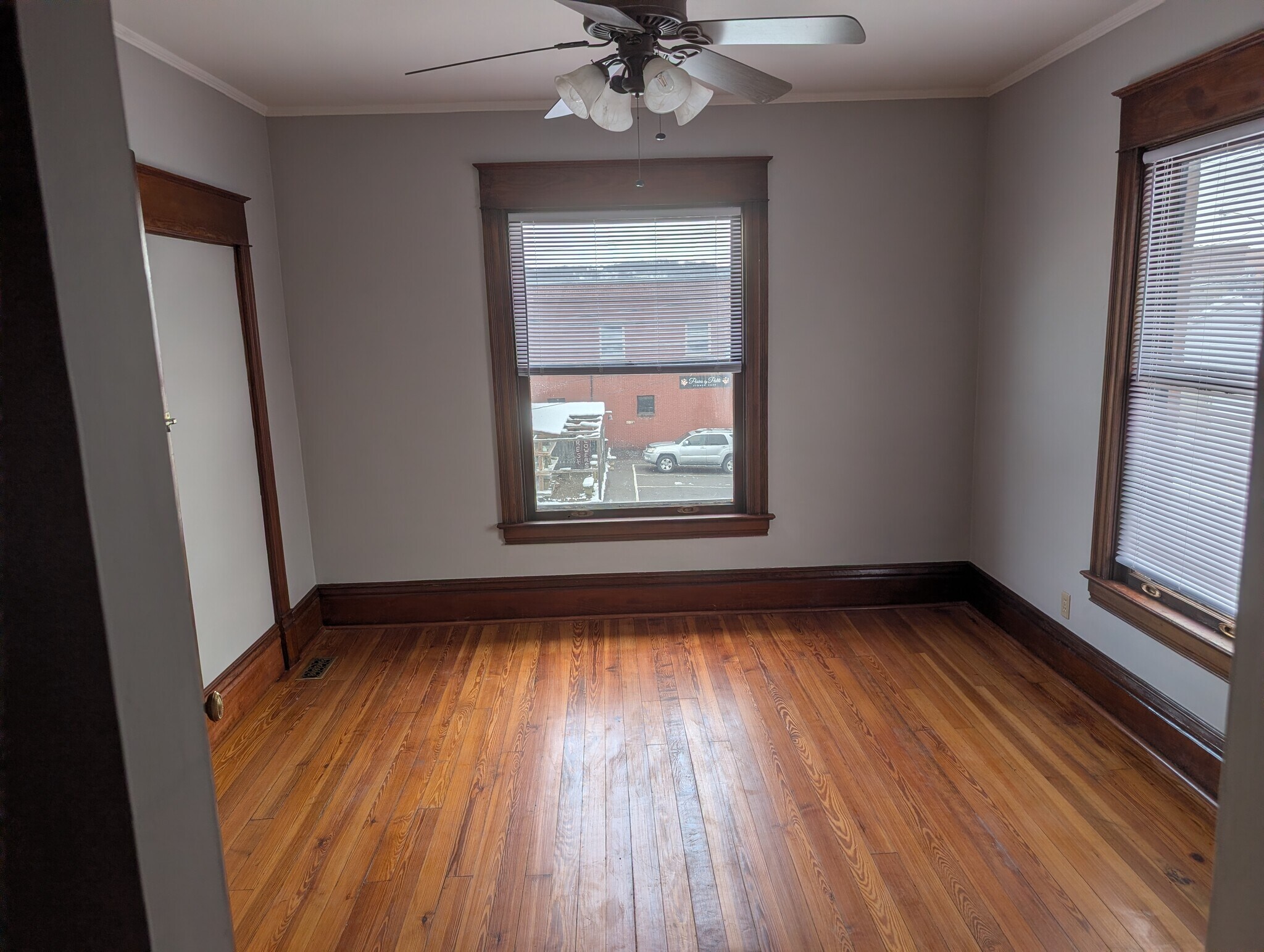 Building Photo - 601 Crescent Ave