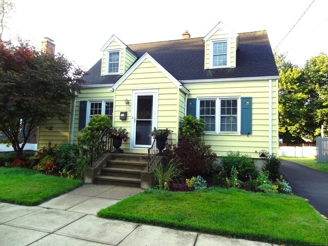 Primary Photo - 345 Courtland Ave