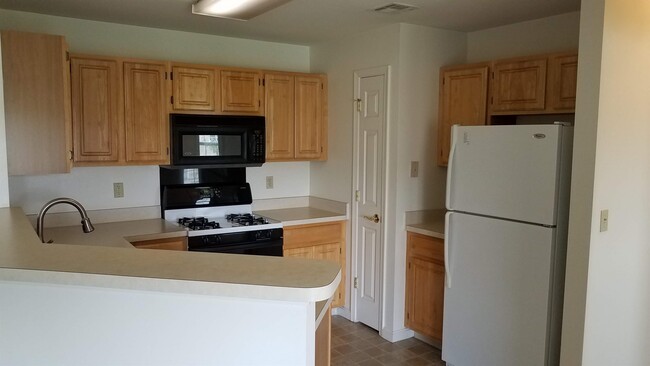 Building Photo - 106 Oriole Ct