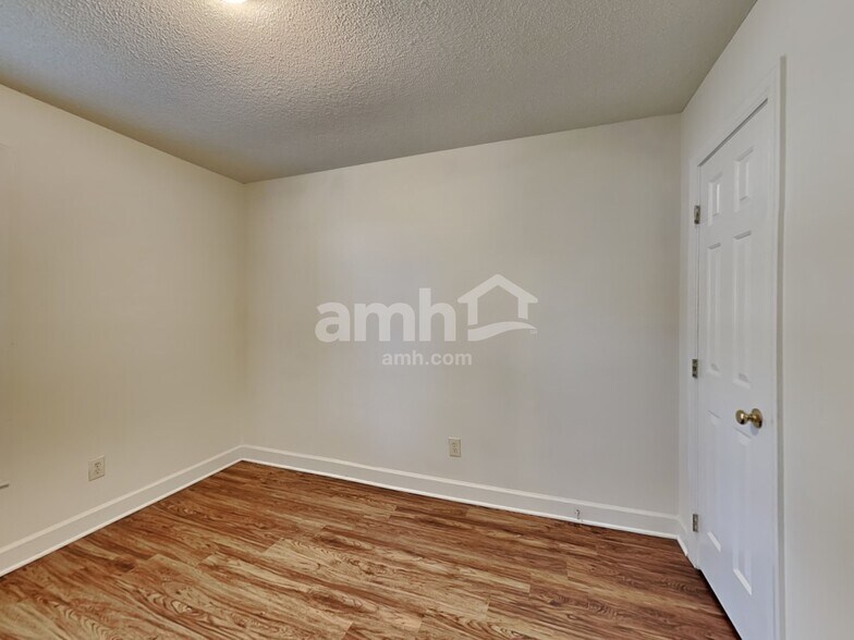 Building Photo - 803 Delray Ln