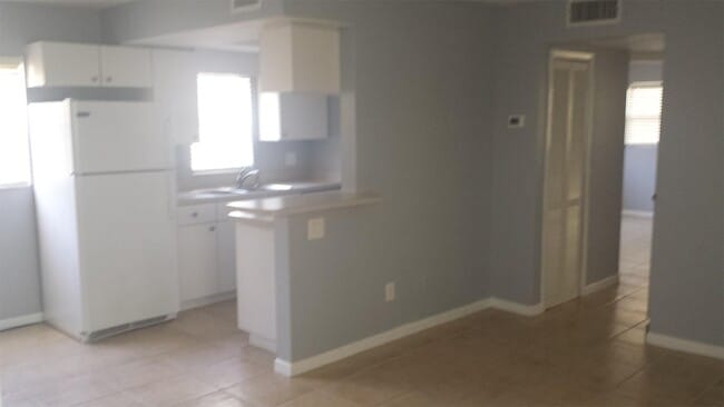 Building Photo - 225 5th Ave NE