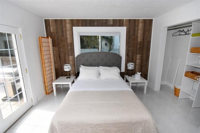 Building Photo - 2450 Hawthorne St