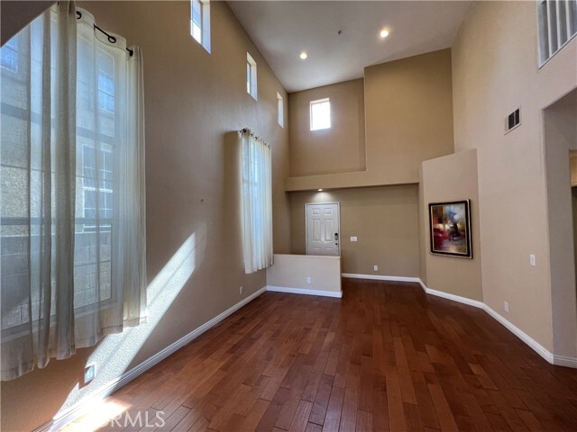 Building Photo - 925 N Ziegler Way