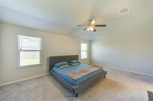 Building Photo - 9011 Hemlock Dr