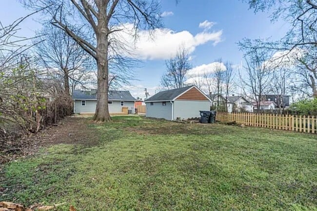 Building Photo - Fully Renovated 2BR/2BA with Garage – Walk to West Sixth & Legacy Trail