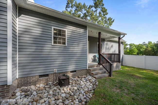 Building Photo - 201 Cypress Branch Way