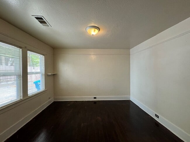 Building Photo - 1841 H St