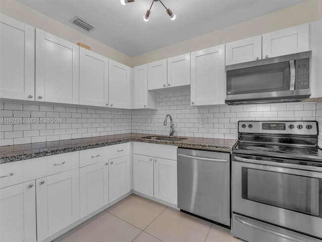 Building Photo - 6510 SW 63rd Ct