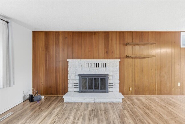 Building Photo - 2500 Alma Dr