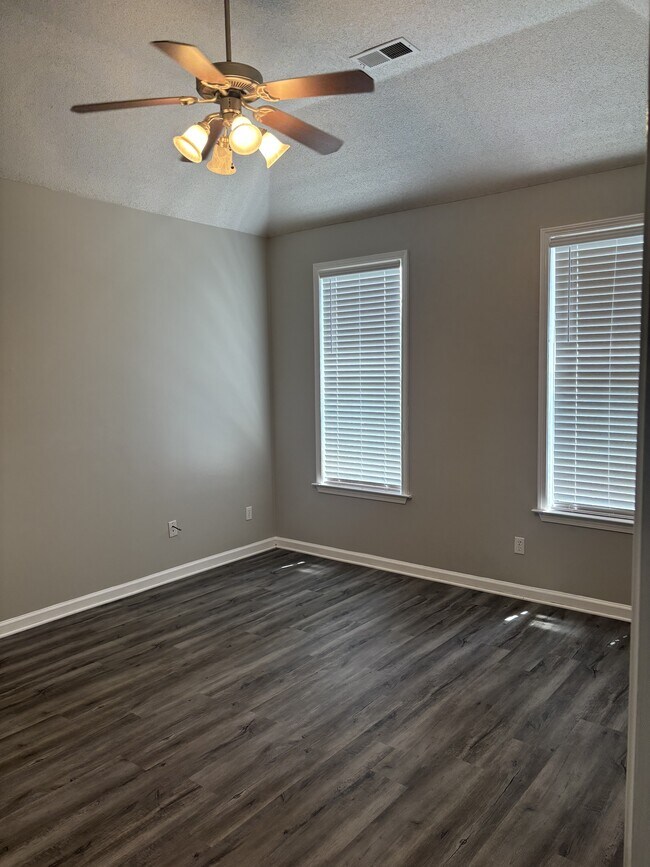 Building Photo - 9150 Cinderhill Cove E